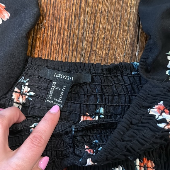 Forever 21 Cropped Floral Top - Picture 5 of 5